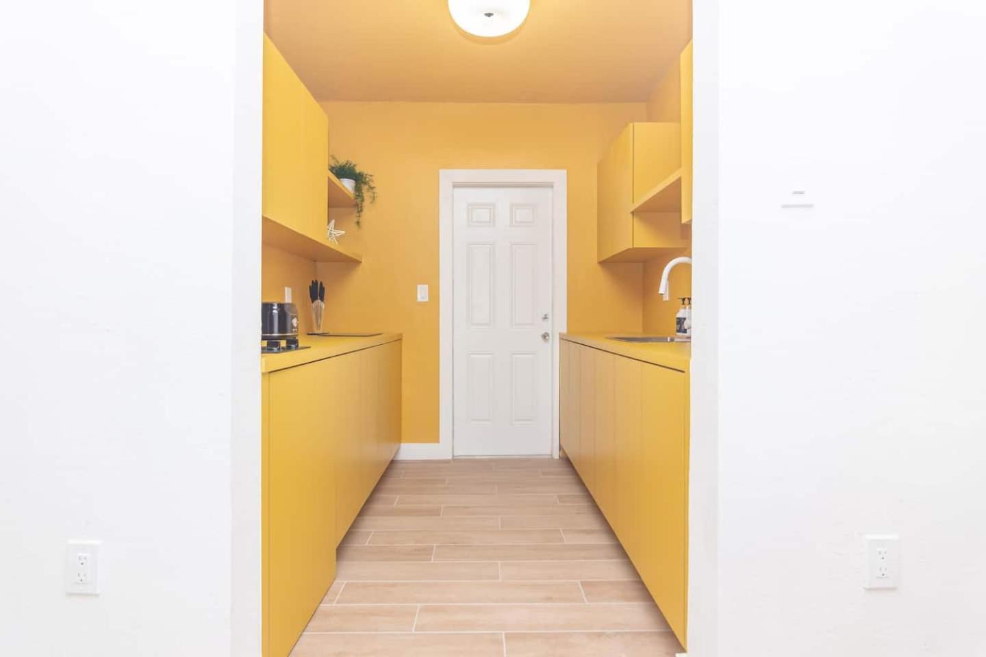 Large Stylish Studio Apartment In El Portal #3 Miami Luaran gambar