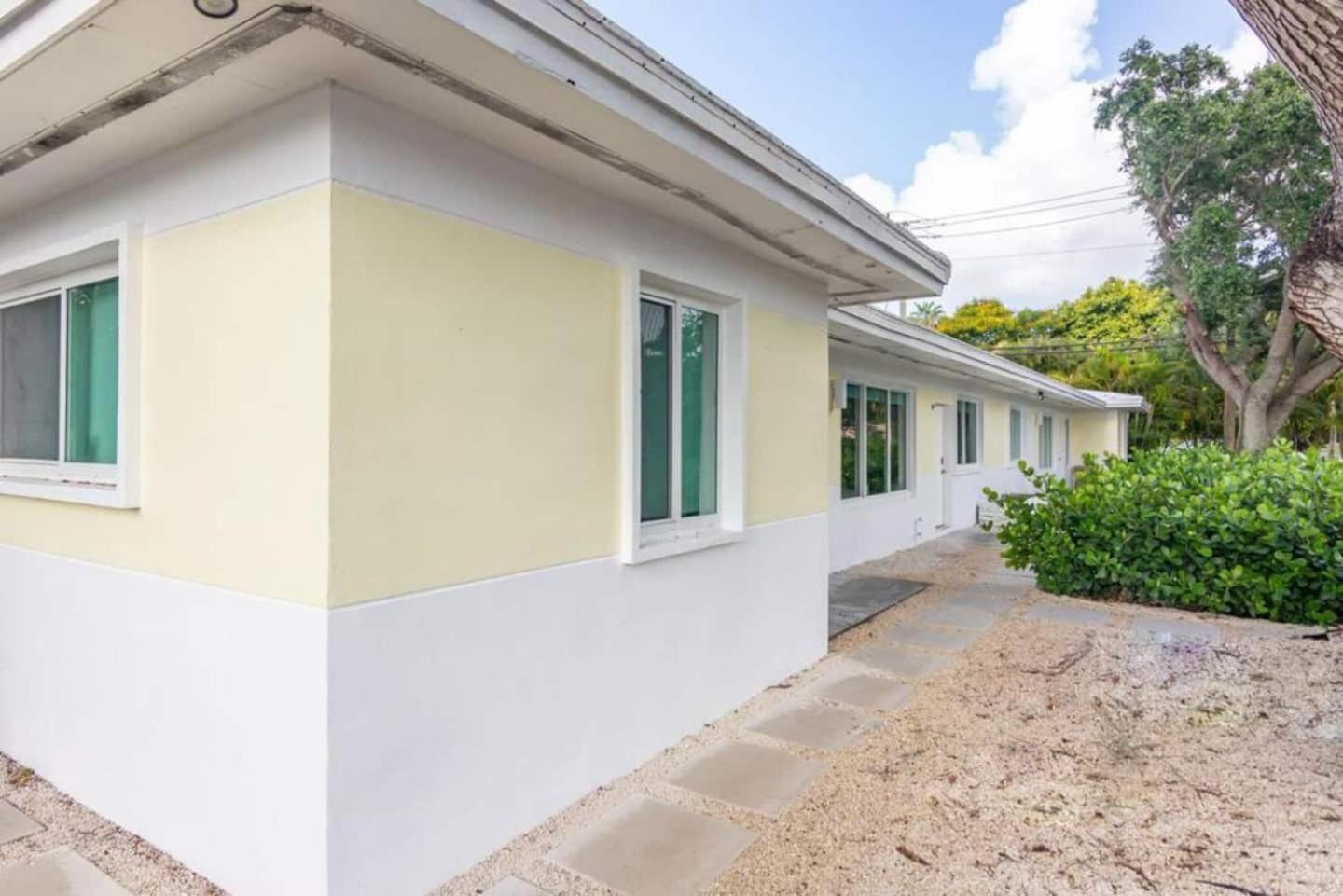 Large Stylish Studio Apartment In El Portal #3 Miami Luaran gambar