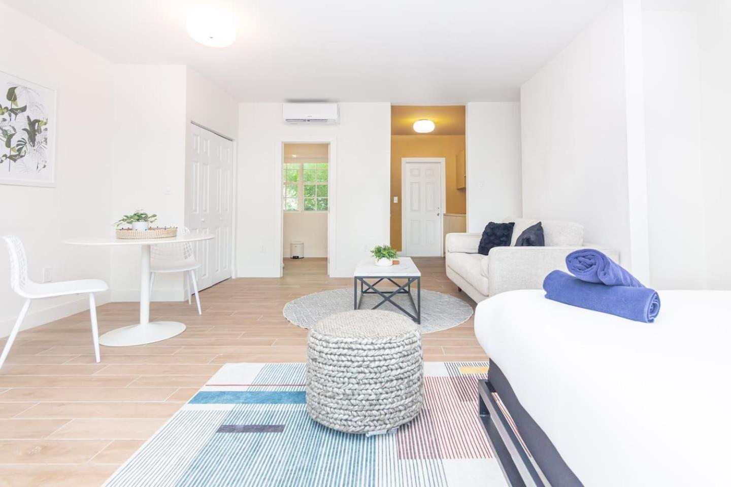 Large Stylish Studio Apartment In El Portal #3 Miami Luaran gambar