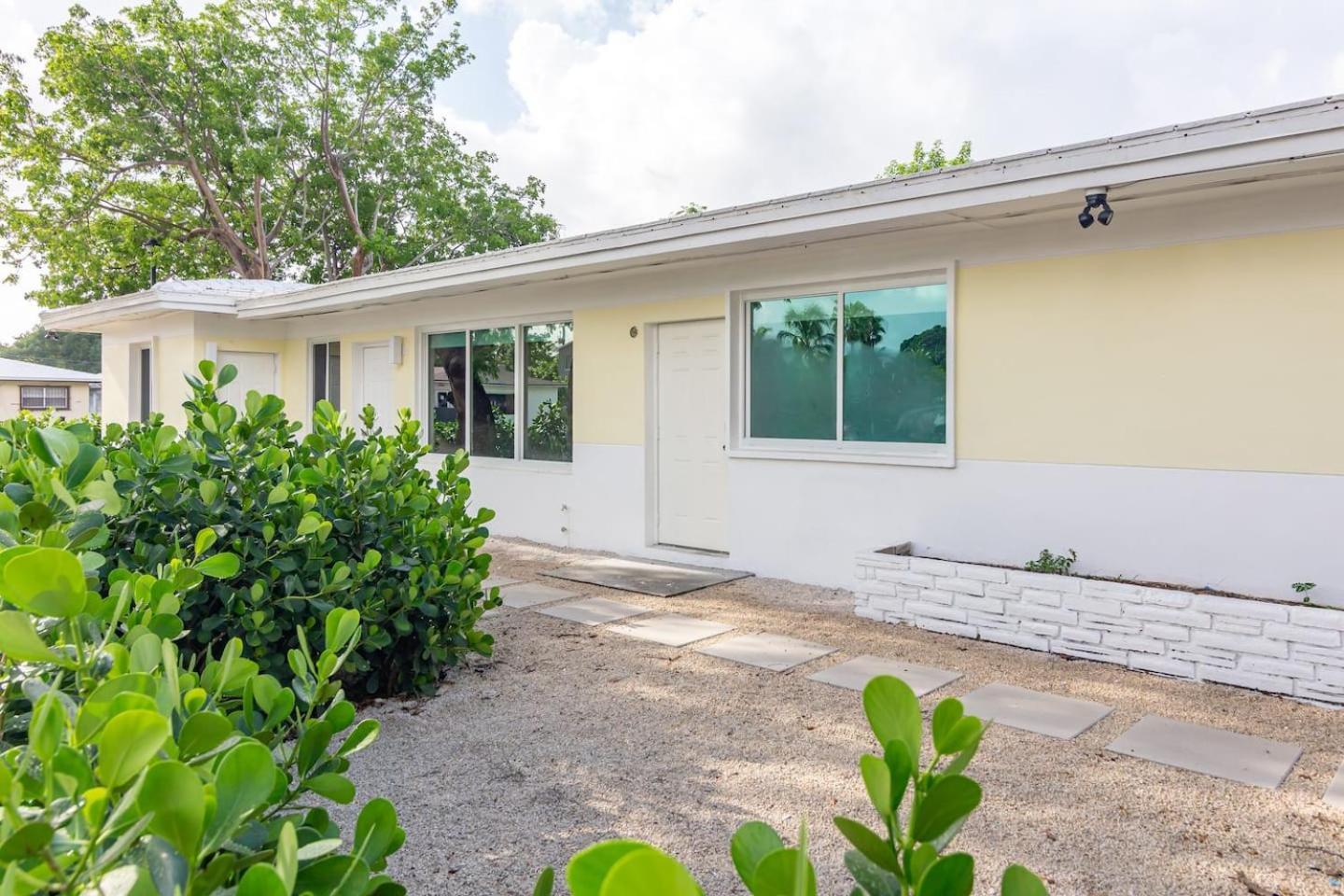 Large Stylish Studio Apartment In El Portal #3 Miami Luaran gambar