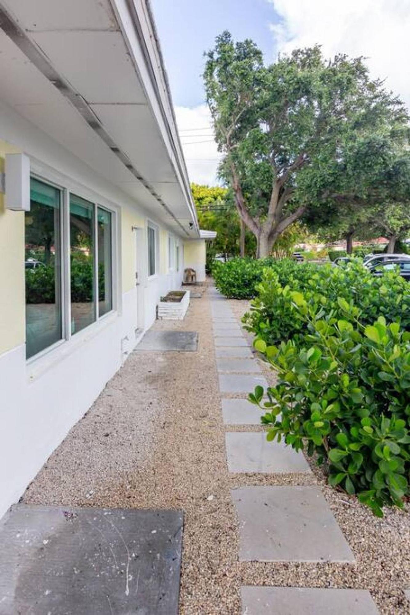 Large Stylish Studio Apartment In El Portal #3 Miami Luaran gambar