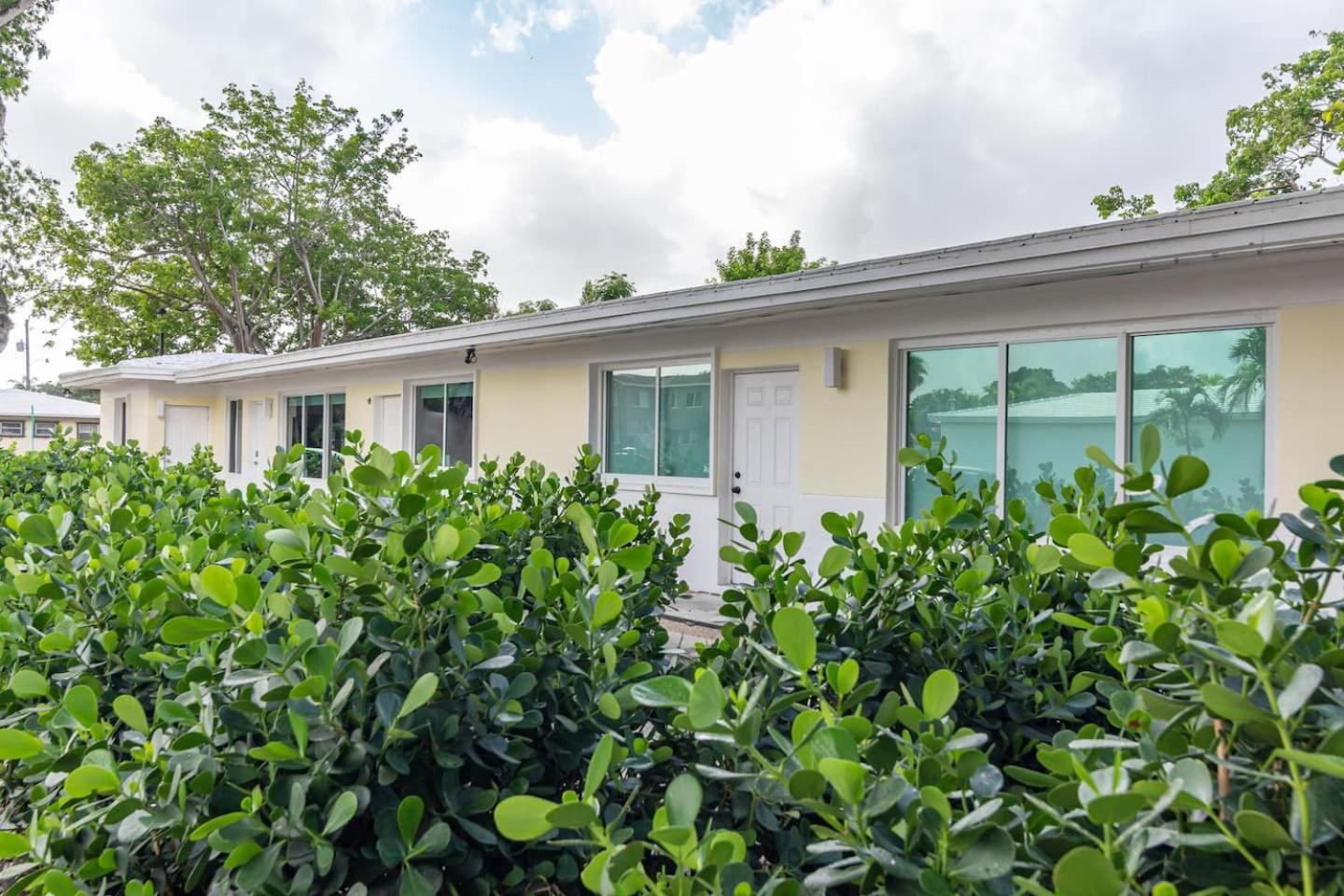 Large Stylish Studio Apartment In El Portal #3 Miami Luaran gambar